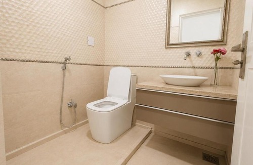 Sainik Farm Apartment | Homlee-White House-2BHK-Parking-Max Hospital-Saket