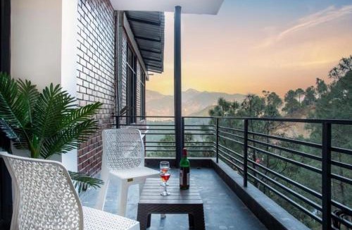 Dharampur Apartment | Host jatin Corner Cottage kasauli 7o1827o7o3