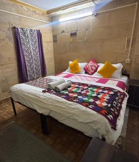 Amar Sagar Pol Hostel | Hostel Peace & Love Home Stay