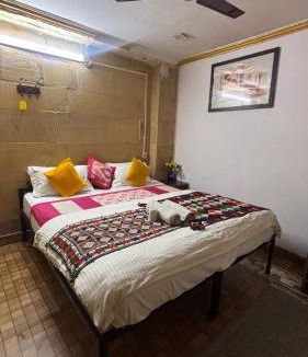 Amar Sagar Pol Hostel | Hostel Peace & Love Home Stay