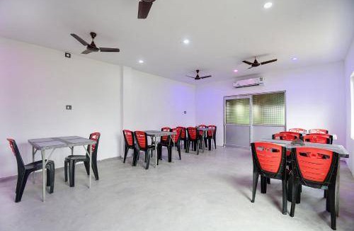 Baharampur Hotel | Hotel ∙ 3 guests