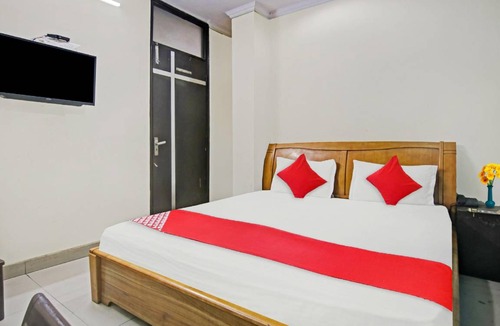 Karol Bagh Hotel | Hotel ∙ 3 guests