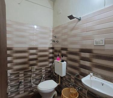Veraval Hotel | Hotel ARADHANA