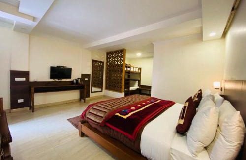 Nainital Hotel | Hotel Aroma Nainital In house parking