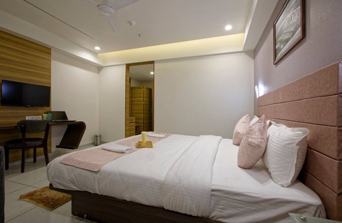 Sarkhej Hotel | Hotel Aurellia