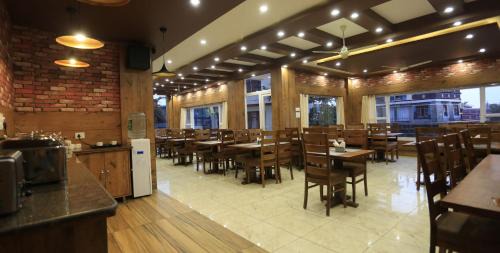 Sidhpur Hotel | Hotel Buddha House Himalayan Brothers