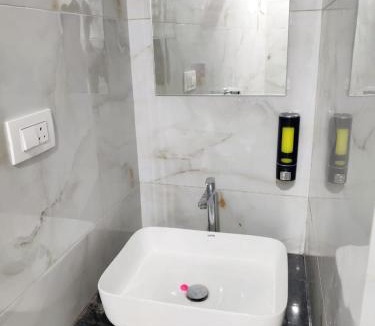Malad East Hostel | Hotel Comfy Inn