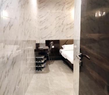 Malad East Hostel | Hotel Comfy Inn