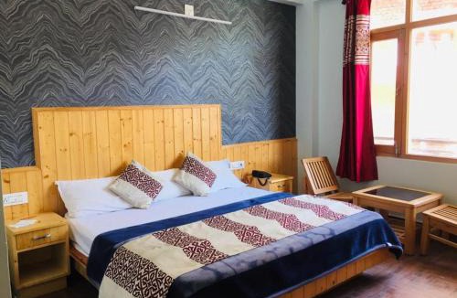 New Manali Bed & Breakfast | HOTEL CORNER RETREAT 2min walking from Mall Road