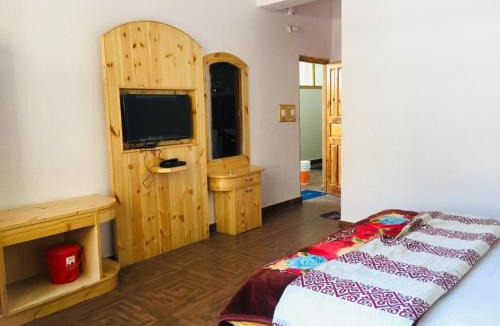 New Manali Bed & Breakfast | HOTEL CORNER RETREAT 2min walking from Mall Road