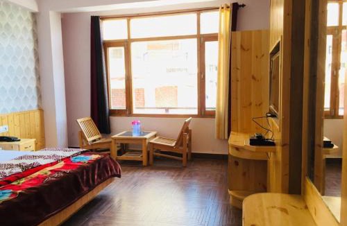 New Manali Bed & Breakfast | HOTEL CORNER RETREAT 2min walking from Mall Road