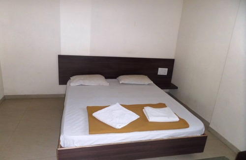 Bhiwandi Hotel | Hotel Cosmo Lodging
