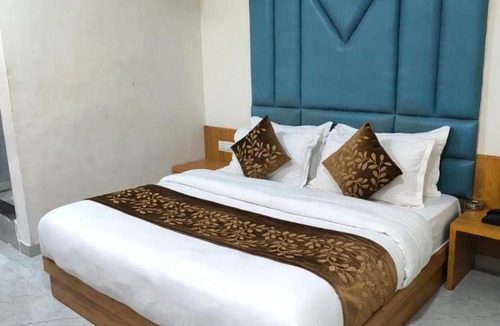 Gandhinagar Hotel | Hotel Crystal