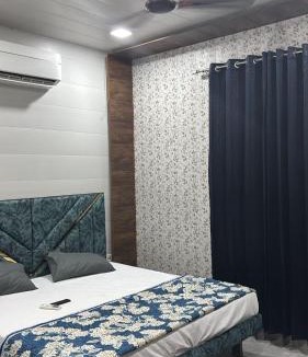 Sirsa Hotel | Hotel Dhamija divine inn