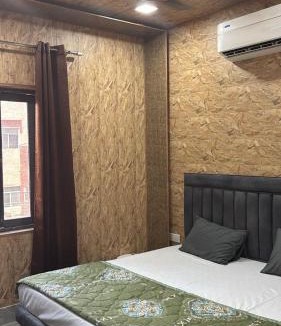 Sirsa Hotel | Hotel Dhamija divine inn