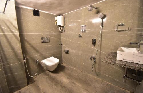 Khar Hotel | Hotel Evergreen