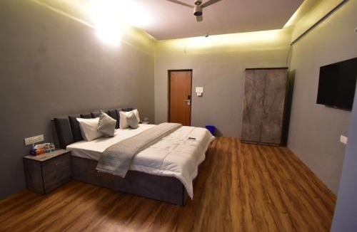 Khar Hotel | Hotel Evergreen