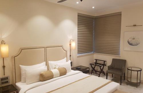 Wellington Pier Hotel | Hotel Harbour View Colaba