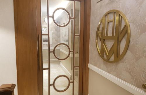 Wellington Pier Hotel | Hotel Harbour View Colaba