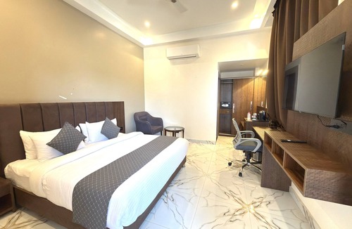 Varanasi Hotel | Hotel Holiday Heights