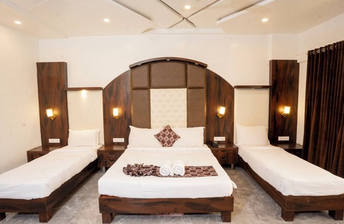 Maliwada Hotel | Hotel Grand Sarowar