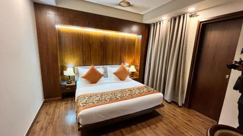 Anand Vihar Hotel | Hotel IP Royal By Qotel - Karkardooma & East Delhi