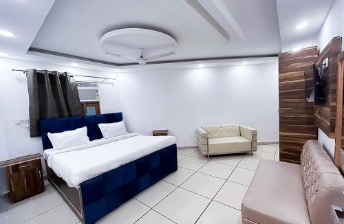 Noida Hotel | Hotel JS Garden Luxury Stays & Suits