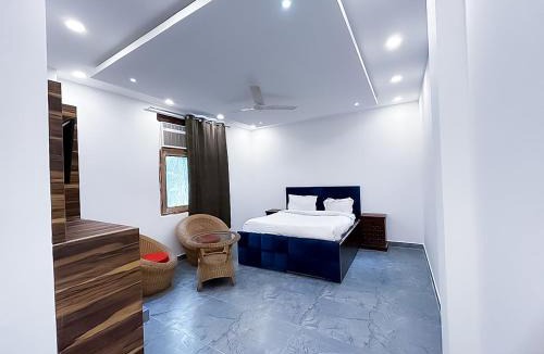 Noida Hotel | Hotel JS Garden Luxury Stays & Suits