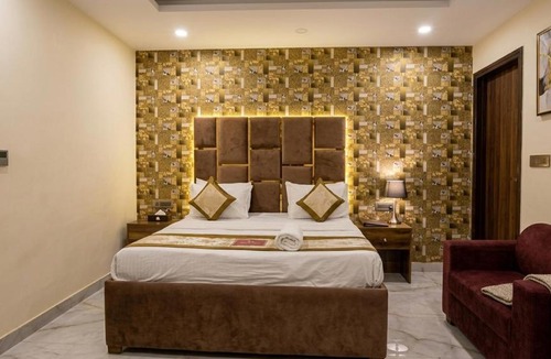 Kaushambi Hotel | Hotel Kaushambhi Grand 2 Min Walk From Kaushambhi Metro Station