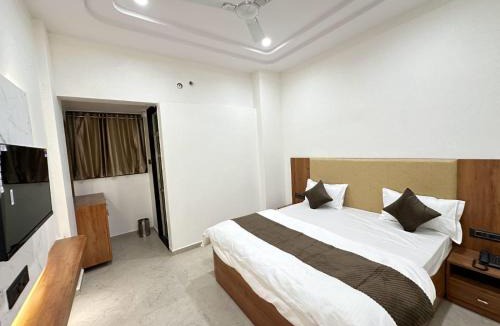 Bhuj Hotel | Hotel Madhav Inn
