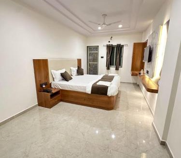 Bhuj Hotel | Hotel Madhav Inn