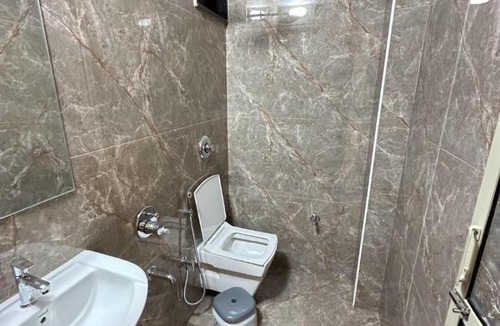 Bhuj Hotel | Hotel Madhav Inn