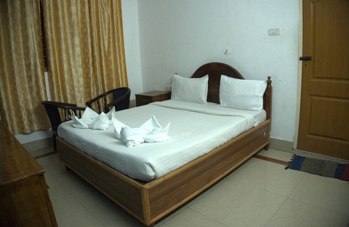 University of Kerala Senate House Campus Hotel | Hotel MAJESTIC INN PALAYAM