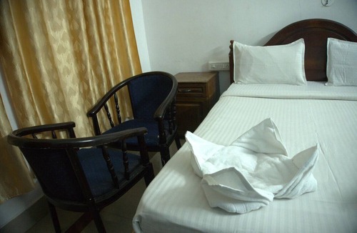 University of Kerala Senate House Campus Hotel | Hotel MAJESTIC INN PALAYAM