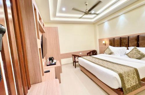 Varanasi Hotel | HOTEL MANTAVYA ! VARANASI होटल मंताव्या, ஹோட்டல் மந்தாவ்யா, హోటల్ మంటావ్యాFully Air-Conditioned hotel with wi-fi & Parking availability, near Kashi Vishwanath Temple, and Ganga ghat, Breakfast included, Best Hotel in Varanasi - 3