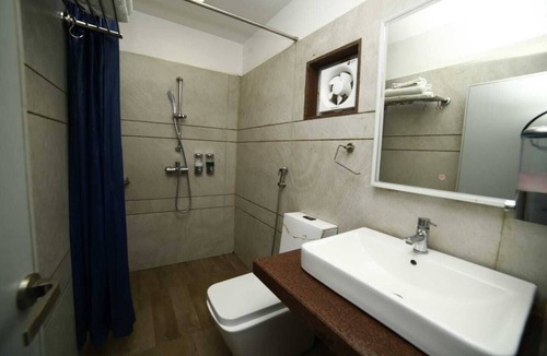 Mount Abu Hotel | Hotel Marigold With Swimming Pool By SAH