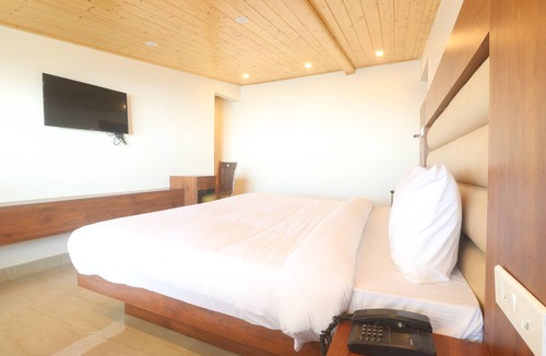 The Mall Road Hotel | Hotel Mussoorie Heights
