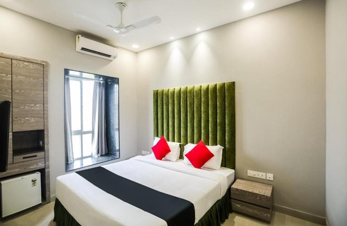 Sector 1 Hotel | Hotel O Aura Circle