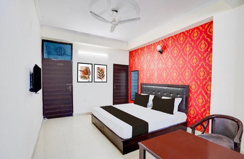 Noida Hotel | Hotel O Avs Hotel and restaurant
