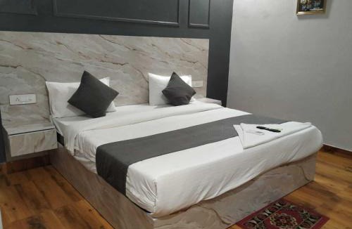 DLF Phase 3 Hotel | Hotel O Daffodils