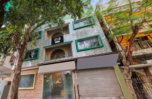 South Dum Dum House | Hotel O Jessore Road Kolkata Skyline Serenity