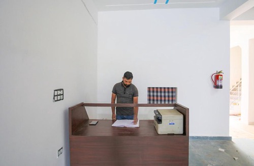 Gurugram Hotel | Hotel O KD Guest House