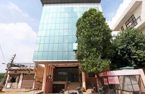 Gurugram Hotel | Hotel O Telone stay