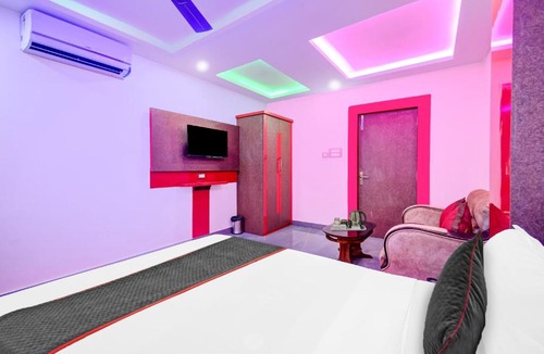 Lake Town Hotel | Hotel O THE CROWN COMFORTS