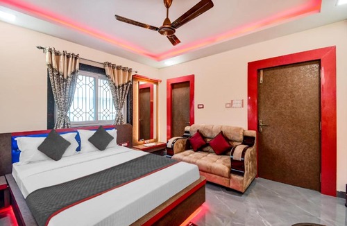Lake Town Hotel | Hotel O THE CROWN COMFORTS