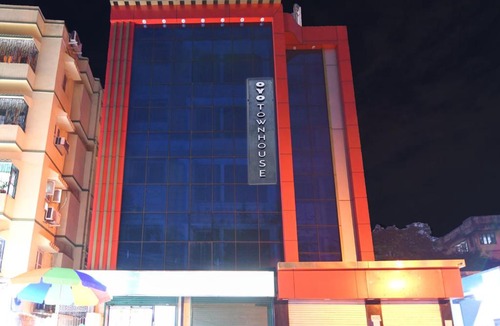 Lake Town Hotel | Hotel O THE CROWN COMFORTS