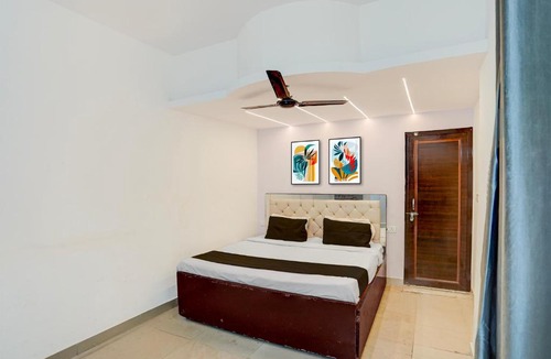 Lajpat Nagar Hotel | Hotel O The Qotel Palace - Lajpat Nagar