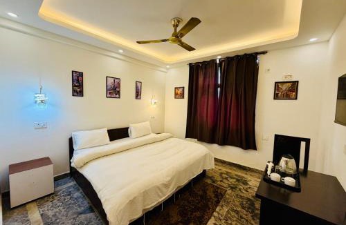 Sector 27 Hotel | Hotel Oxygen La Vida Stay- Couple Friendly-Noida Sector 18