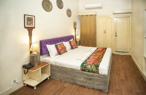 Sindhi Camp Hotel | Hotel Pink Palace