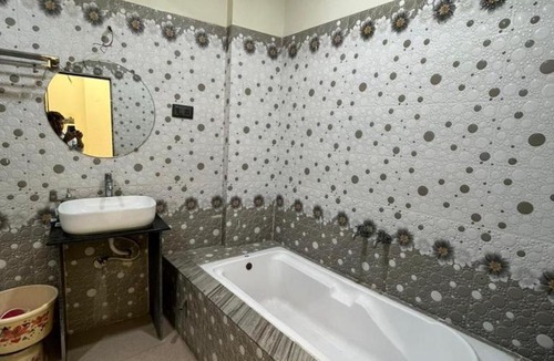 Rajula Hotel | Hotel Radhekrishna